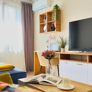 Apartment уютная 2-комнатная в центре г., Almaty